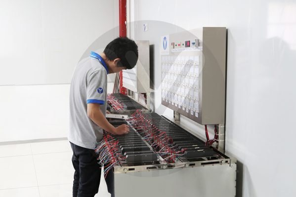 Electric plug lock aging test